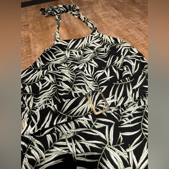 1. STATE Womens Belted
Sleeveless Halter Wide Leg
Jumpsuit Palm Print. - Picture 4 of 14